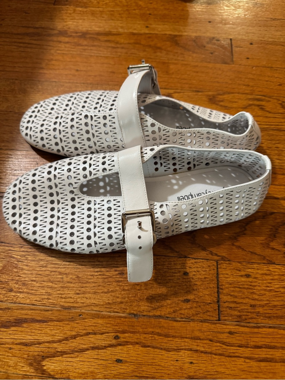 Jeffrey Campbell white “Shelly” Laser-Cut Perforated Mary Jane Flats size 7 - Picture 2 of 4